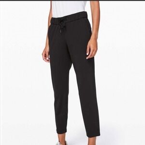 Lululemon On the Fly Pant Luxtreme Black 7/8 Drawstring Trousers -
Size 2